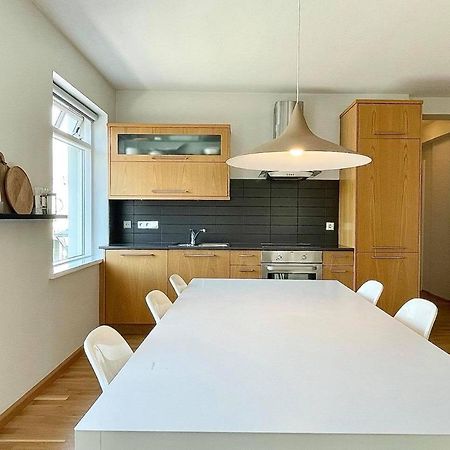 Day Dream Townhall Square Apartments Акурейри Экстерьер фото