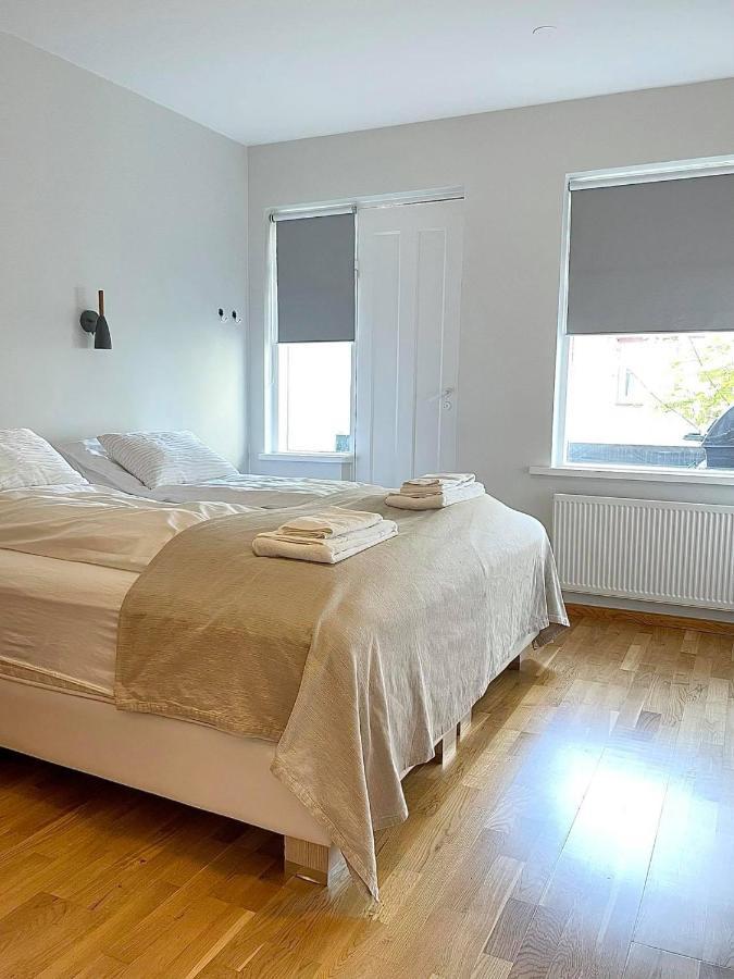 Day Dream Townhall Square Apartments Акурейри Экстерьер фото